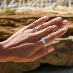 Kiss Kiss signet ring